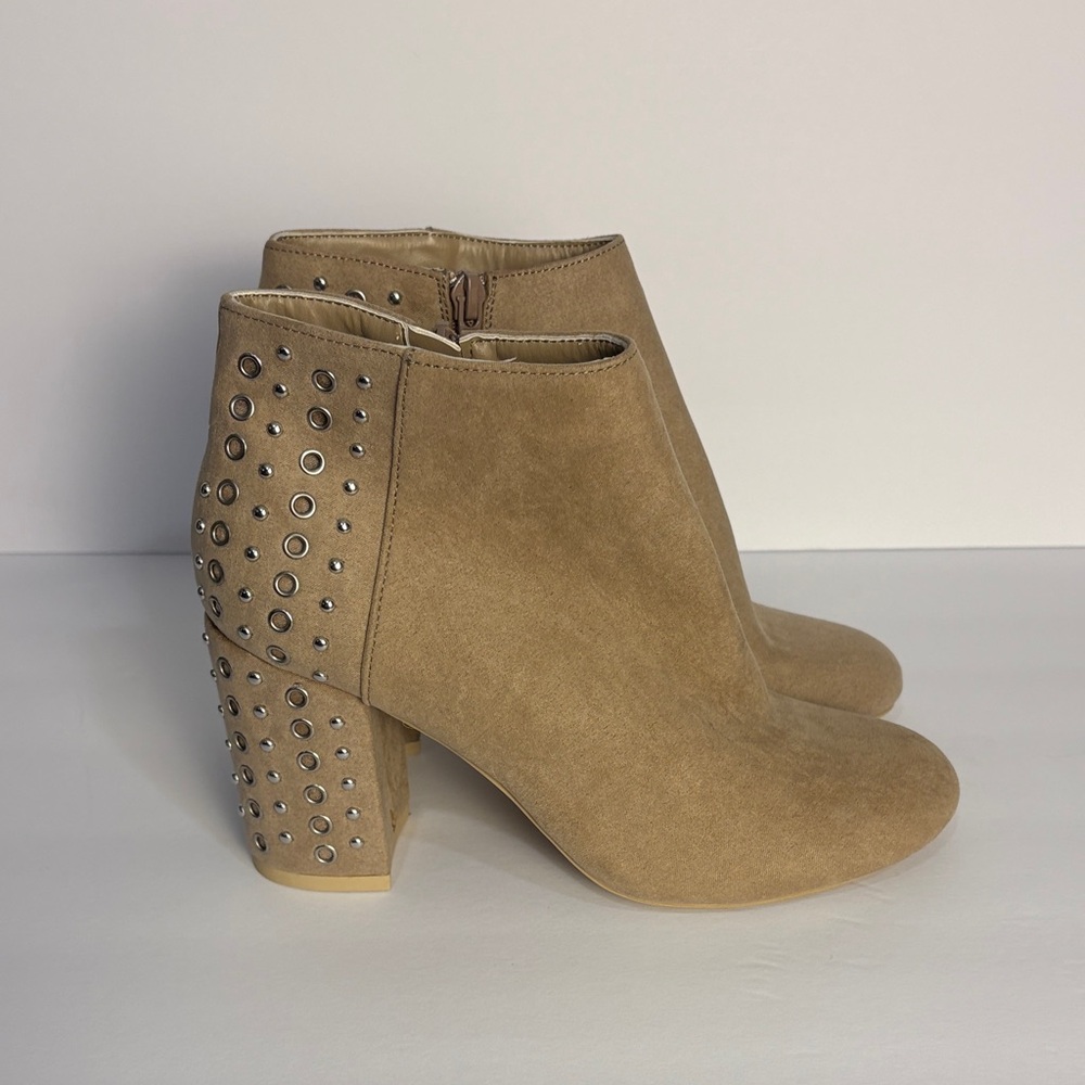 JustFab Holyn New Without Tag or Box Tan Studded Ankle Booties Women's 6.5